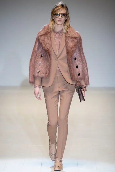 Look 11